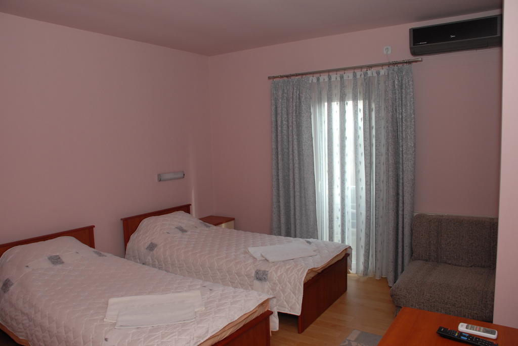 Harmony Hotel Kumanovo Buitenkant foto