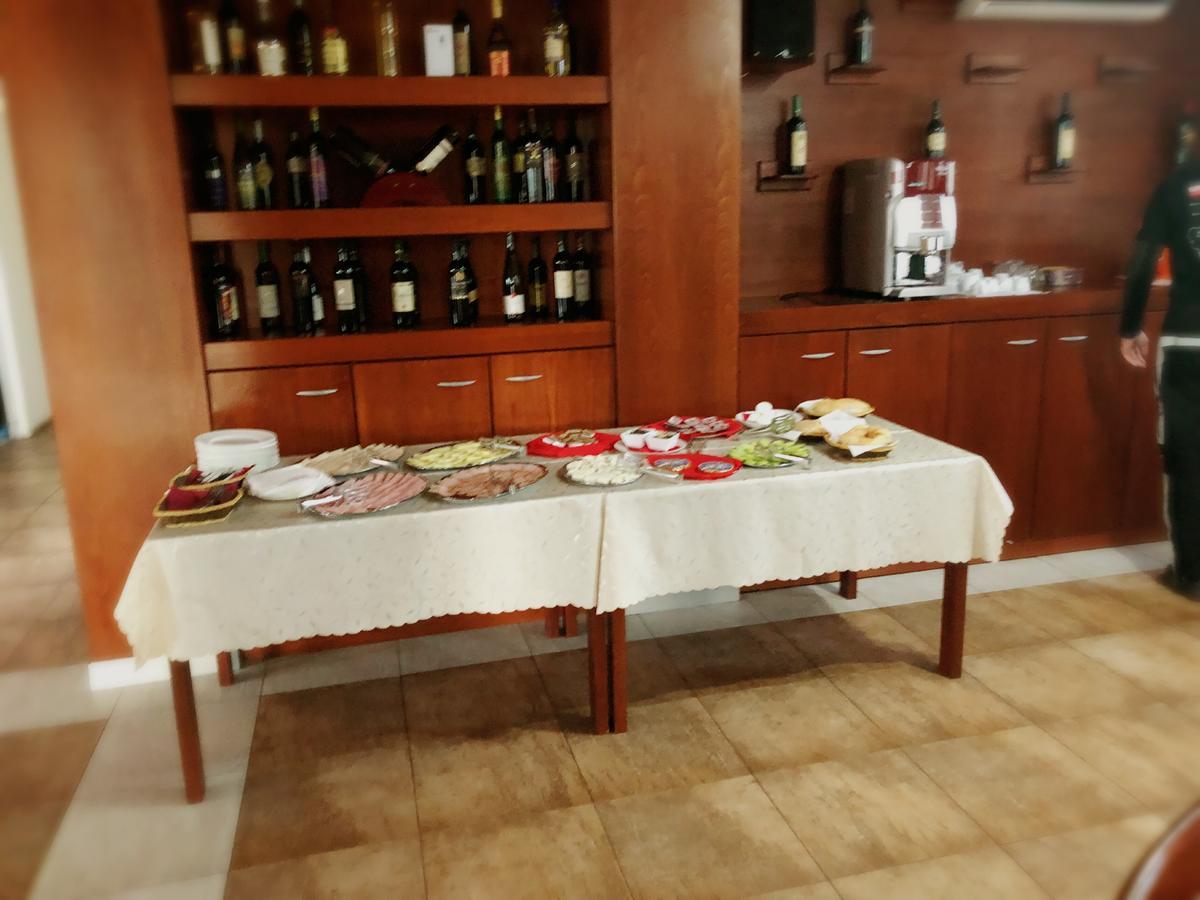 Harmony Hotel Kumanovo Buitenkant foto