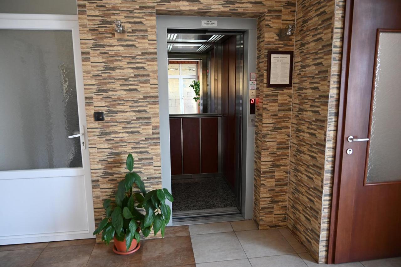 Harmony Hotel Kumanovo Buitenkant foto